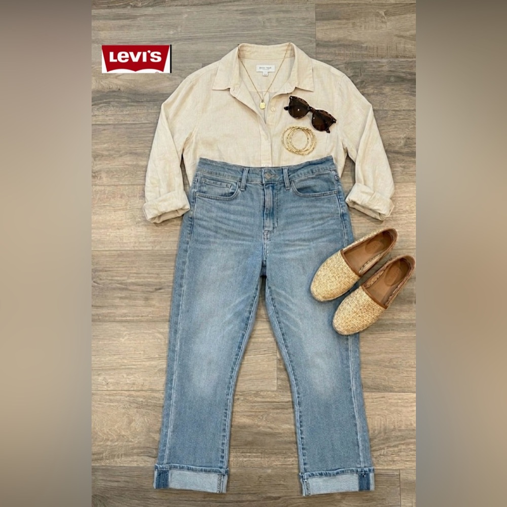 Signature by Levi Strauss & Co. Gold Mid-Rise Capri Jeans - Size 6 / 28